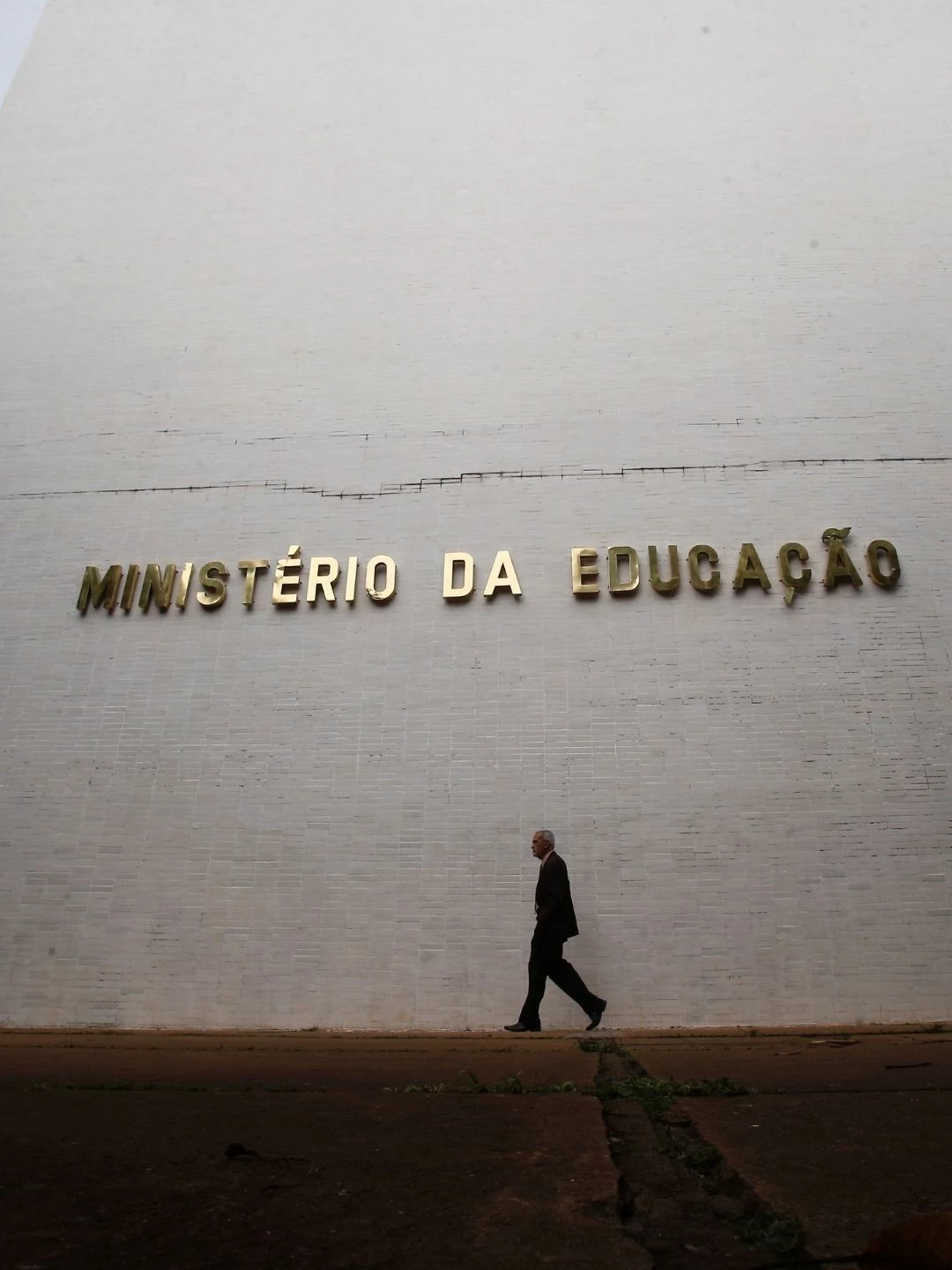 Governo Lula proíbe novos cursos EAD até 2025