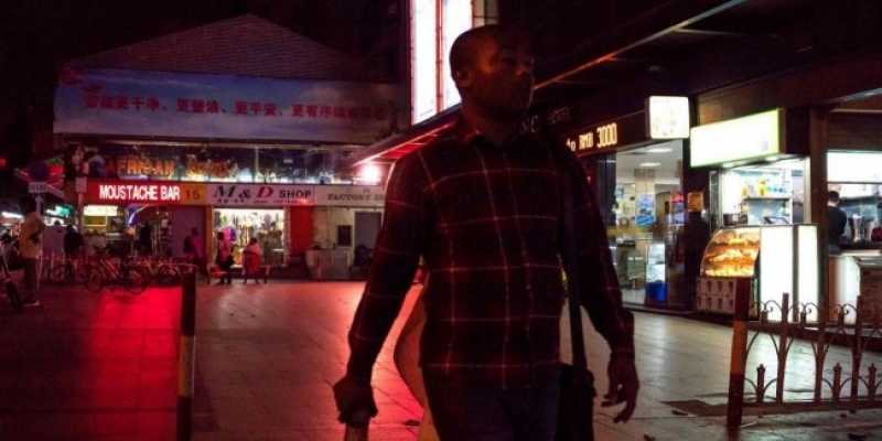 Cidade chinesa proíbe negros de ir a restaurantes e hotéis Estou dormindo debaixo da ponte 15 imagem15-04-2020-00-04-50