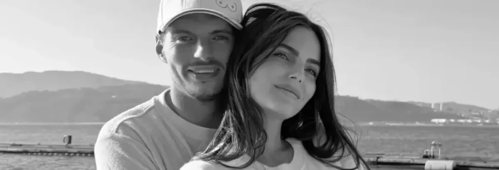 Kelly Piquet compartilha foto de Natal com filha Lily ao pé da árvore, preserva rosto da bebê e celebra fim de ano discreto em família 1 news 28532 1766831602