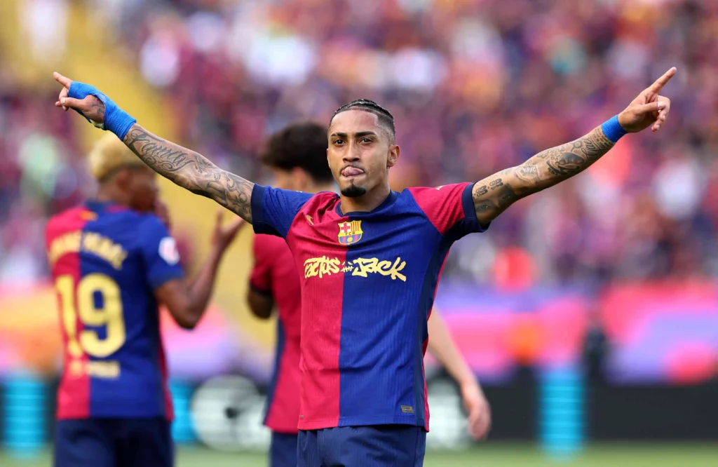 Raphinha leva prêmio de melhor jogador da LaLiga no Globe Soccer, alfineta Fifa por omissão na seleção The Best e celebra 19 gols e 8 assistências pelo Barcelona 11 news 28871 1766954035