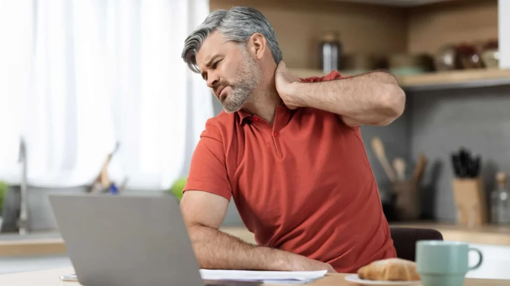 Ergonomia digital, 5 dicas para usar celular e notebook sem dor, evitar o pescoço de texto e melhorar a postura no trabalho, em casa e nos estudos 11 news 28954 1766972139