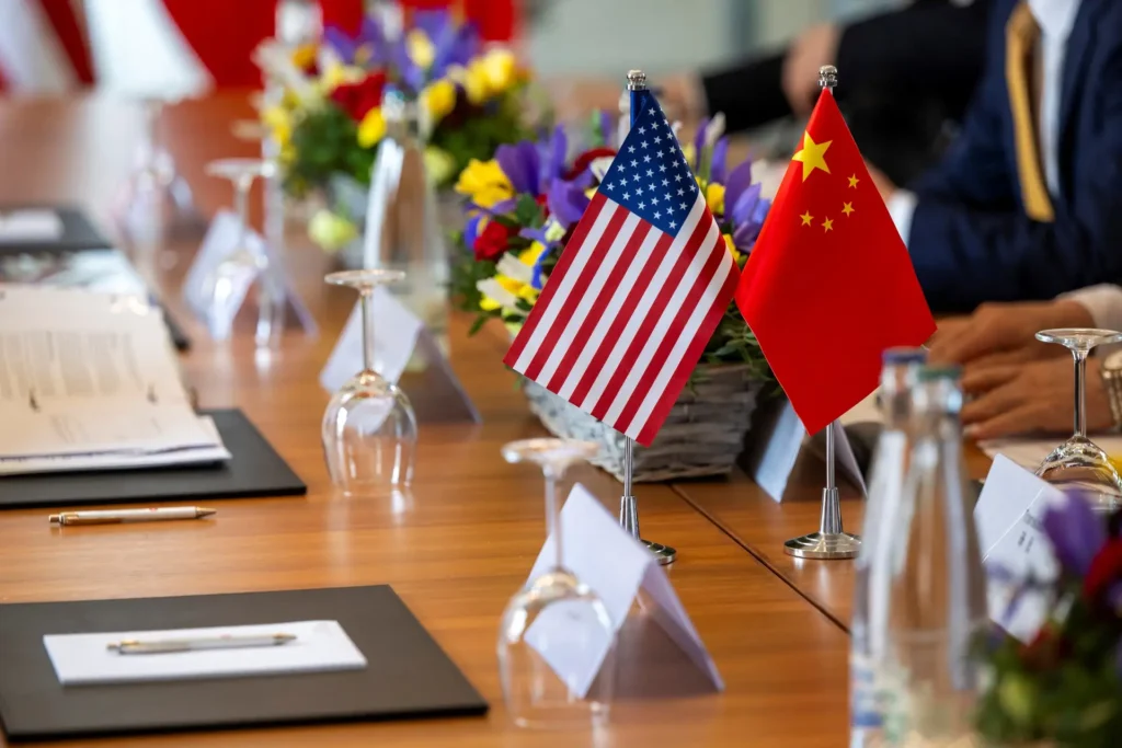China pede aos EUA liberdade imediata de Nicolás Maduro e esposa 11 news 30346 1767531783