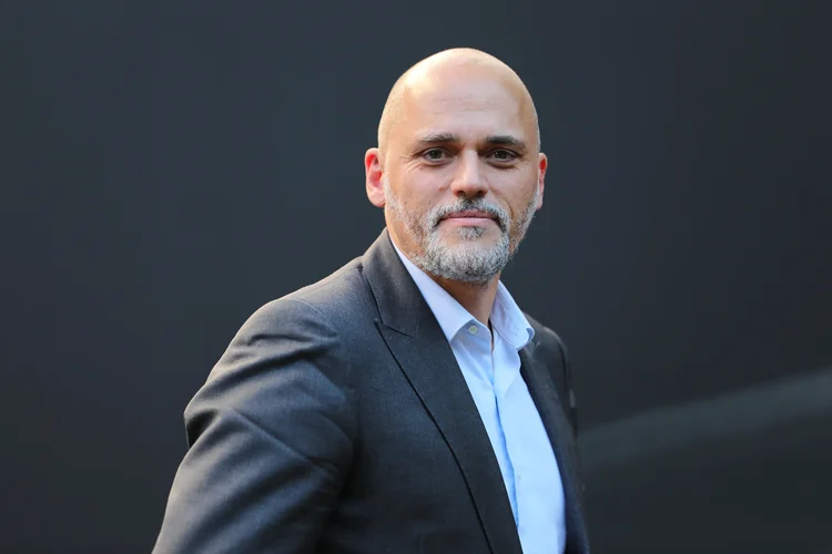 CEO da TAG Heuer deixa o cargo em meio à turbulência do setor, saída de Antoine Pin depois de 23 anos na LVMH, sucessão e impacto nas parcerias 7 news 32358 1768608025