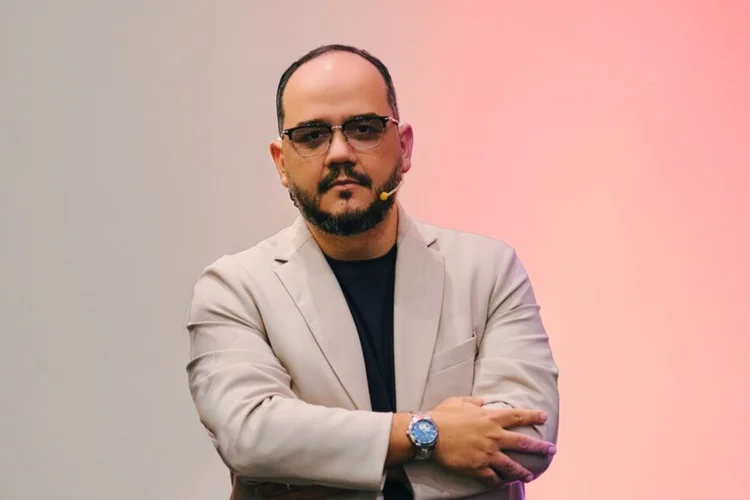 Após três falências, Leandro Rosadas fatura R$ 21 milhões em 2025 ensinando supermercados a dobrar os lucros, e prepara expansão internacional com cursos digitais 7 news 32665 1768901605